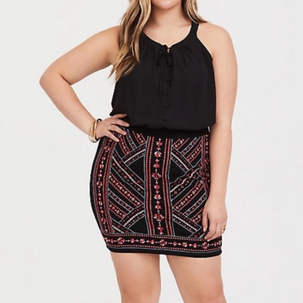 Torrid skirt embroidered design black pull on flattering style torrid 2 2XL